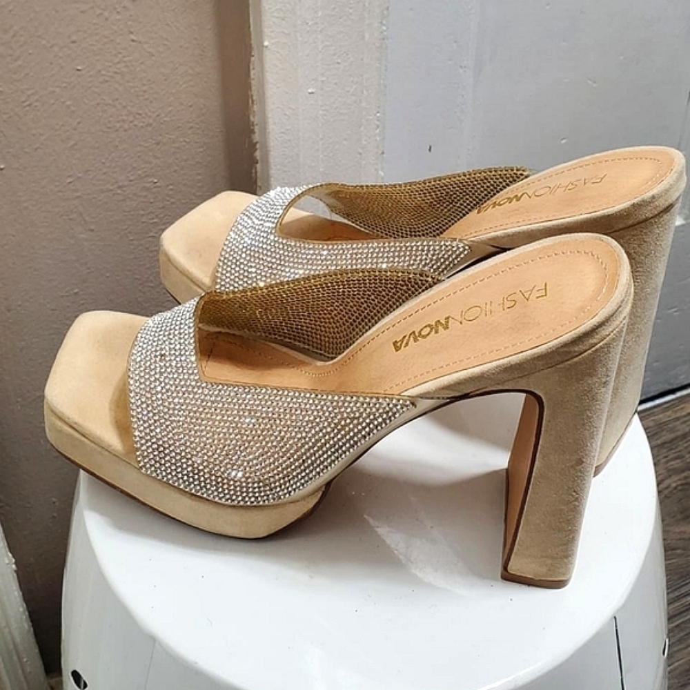 FASHION NOVA Rhinestone Block Triangle Heel Open Toe Sandals ~ Size 9 🌴